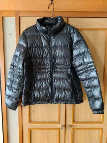 블랙 다운 자켓 지퍼 포켓 부착