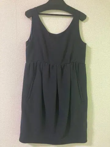 슬리브리스 무릎 기장 원피스