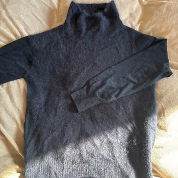 다크 그레이 터틀넥 울