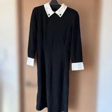 블랙 긴팔 원피스 화이트 옷깃