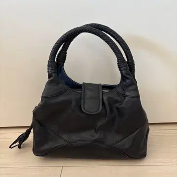 Harry's 태슬 장식 블랙 가죽 핸드백