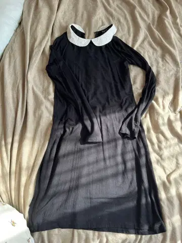 에네스베 카라 부착 원피스 블랙 블랙