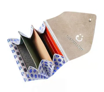 새상품 Carmine 카마인 리틀 도트 박 엠보 가죽 미니 지갑