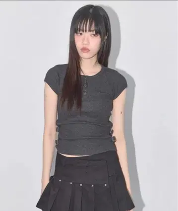 FANCY CLUB 팬시 클럽 ] 사이드 버클 티셔츠