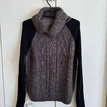 브라운 케이블 짜임 터틀넥 스웨터 F