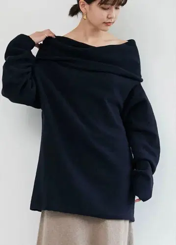 베이스 레인지 오프숄더 니트