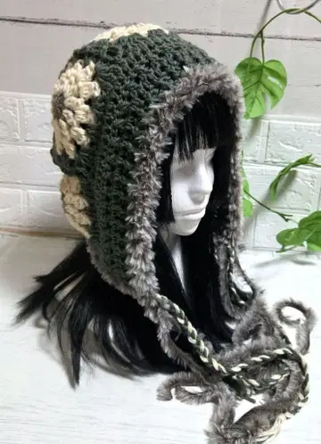 그래니 스퀘어 커다란 꽃 모티브의 퍼 달린 보닛 모자 그린(짙은 녹색)