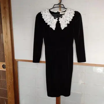 블랙 벨벳 긴팔 원피스 레이스 옷깃