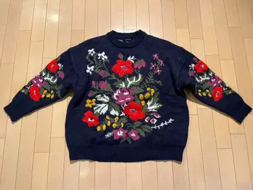 로이스크레용 꽃무늬 니트