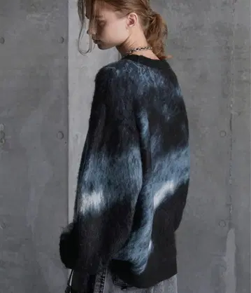 serace 새상품급 루즈 실루엣 추상 샤기 니트