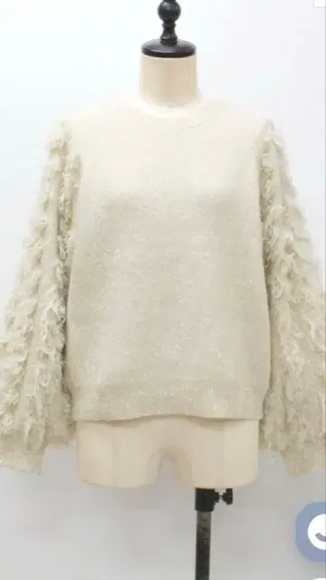 kuih 프릴 슬리브 아이보리 니트