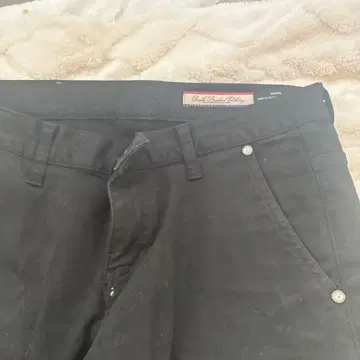 더블 스탠다드, 블랙 청바지