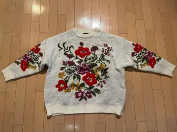 로이스크레용 꽃 패턴 니트