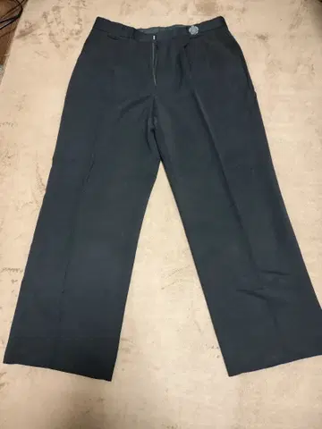 블랙 와이드 레그 슬랙스 엠블럼 포함