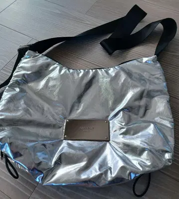 실버 숄더백
