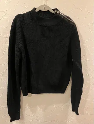 EMODA 블랙 리브 긴팔 스웨터