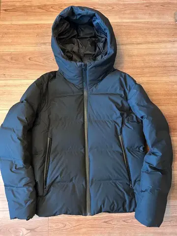 [새상품급] 유니클로 심리스 다운 파카 블랙 M 사이즈