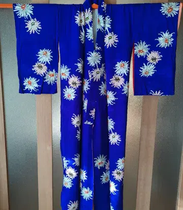 파란 꽃무늬 기모노