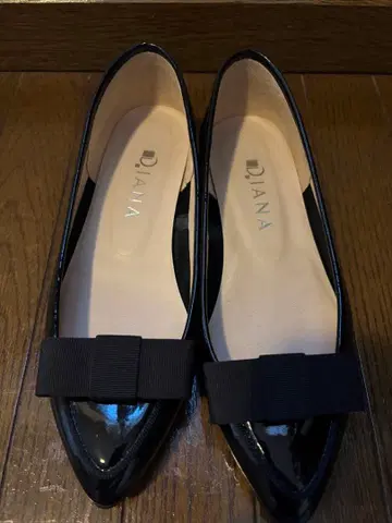 다이애나 블랙 리본 플랫 펌프스