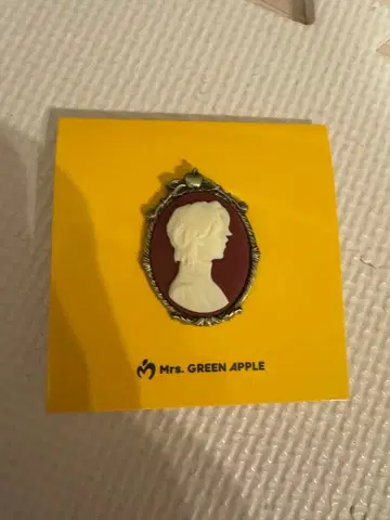 Mrs. GREEN APPLE 오모리 씨 실루엣 핀 배지