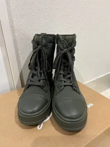 미사용 새상품 UNIQLO:C 패디드 레이스업 부츠 23 카키