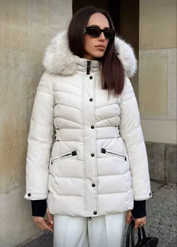퍼 달린 다운 다운코트 화이트