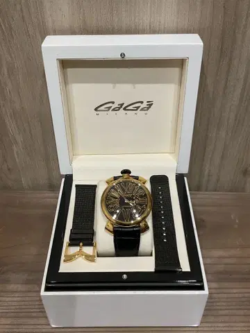 GaGa Milano 골드 케이스 블랙 다이얼 시계