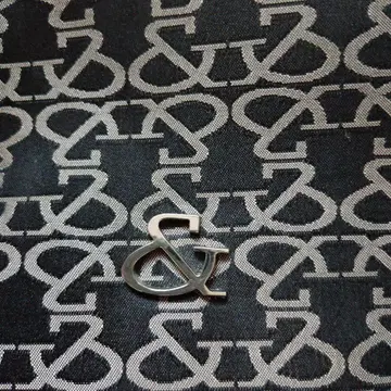 로고 패턴 숄더백