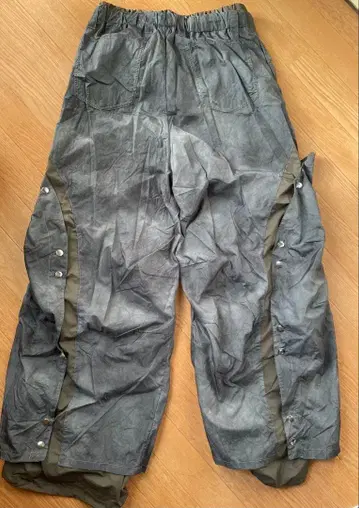 GRANCY 버튼 레이어드 디자인 나일론 팬츠