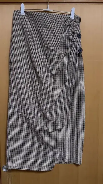 체크 무늬 타이트 롱 스커트