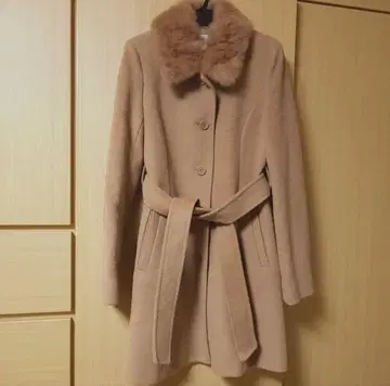 PROPORTION 퍼 달린 베이지 코트