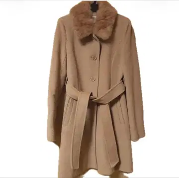 PROPORTION 퍼 달린 베이지 코트