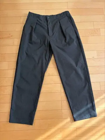 헬리한센 울 스토렌 턱 팬츠 차콜 색상