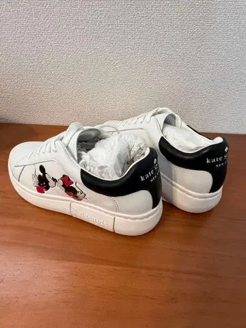 디즈니 스니커즈