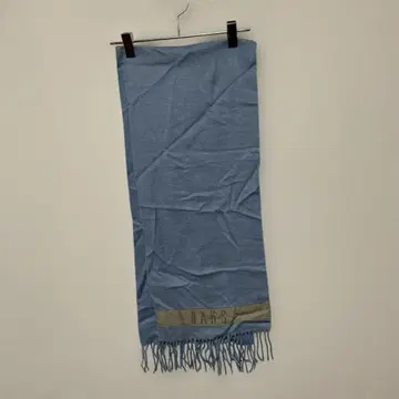 파란색 프린지 달린 머플러