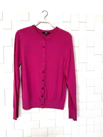 유니클로 핑크 긴팔 가디건