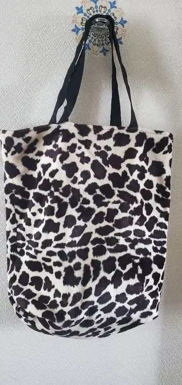 레오파드 무늬 토트백 플리스 소재