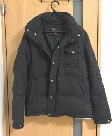 블랙 다운 자켓 충전솜 프론트 포켓 부착