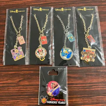 (12-260) 디즈니 캐릭터 참 4개와 캔뱃지 세트