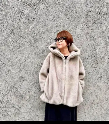 완판 STATE OF MIND 헨미 에밀리 착용 퍼 후디 블루종