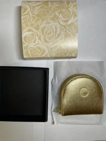 황궁 한정판 미사용 새상품 완판템 골드 가죽 지갑 박스 포함