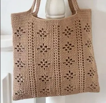 베이지 꽃 무늬 시스루 니트 토트백