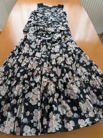 플라워 프린트 슬리브리스 원피스