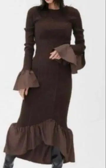 브라운 니트 원피스 플레어 슬리브