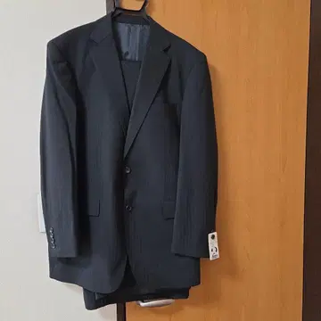 다크 블루 스트라이프 비즈니스 정장