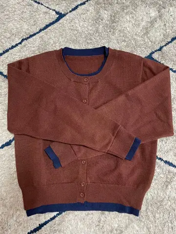 새상품급 루미에르 브라운 네이비 버튼 가디건