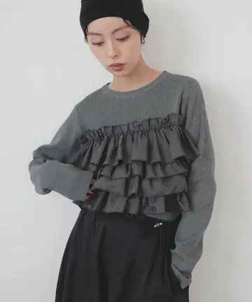 프릴 뷔스티에 니트 풀오버 그레이 LIAN