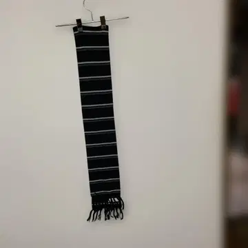 블랙과 그레이 스트라이프 머플러 가로 세로 160cm 가로 약 15cm
