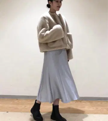 theory luxe Glow2 Jumy 실버 플레어 스커트