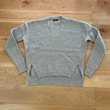 새상품급 bassike V넥 니트 그레이 수입 고급